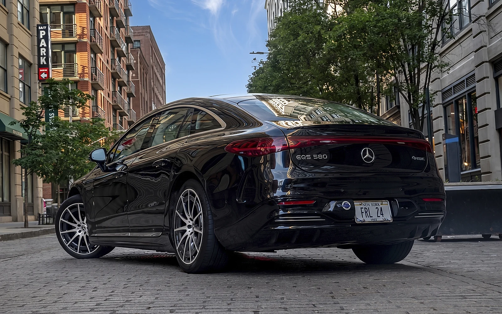 Mercedes-Benz EQS 580 4MATIC, rear three-quarter view