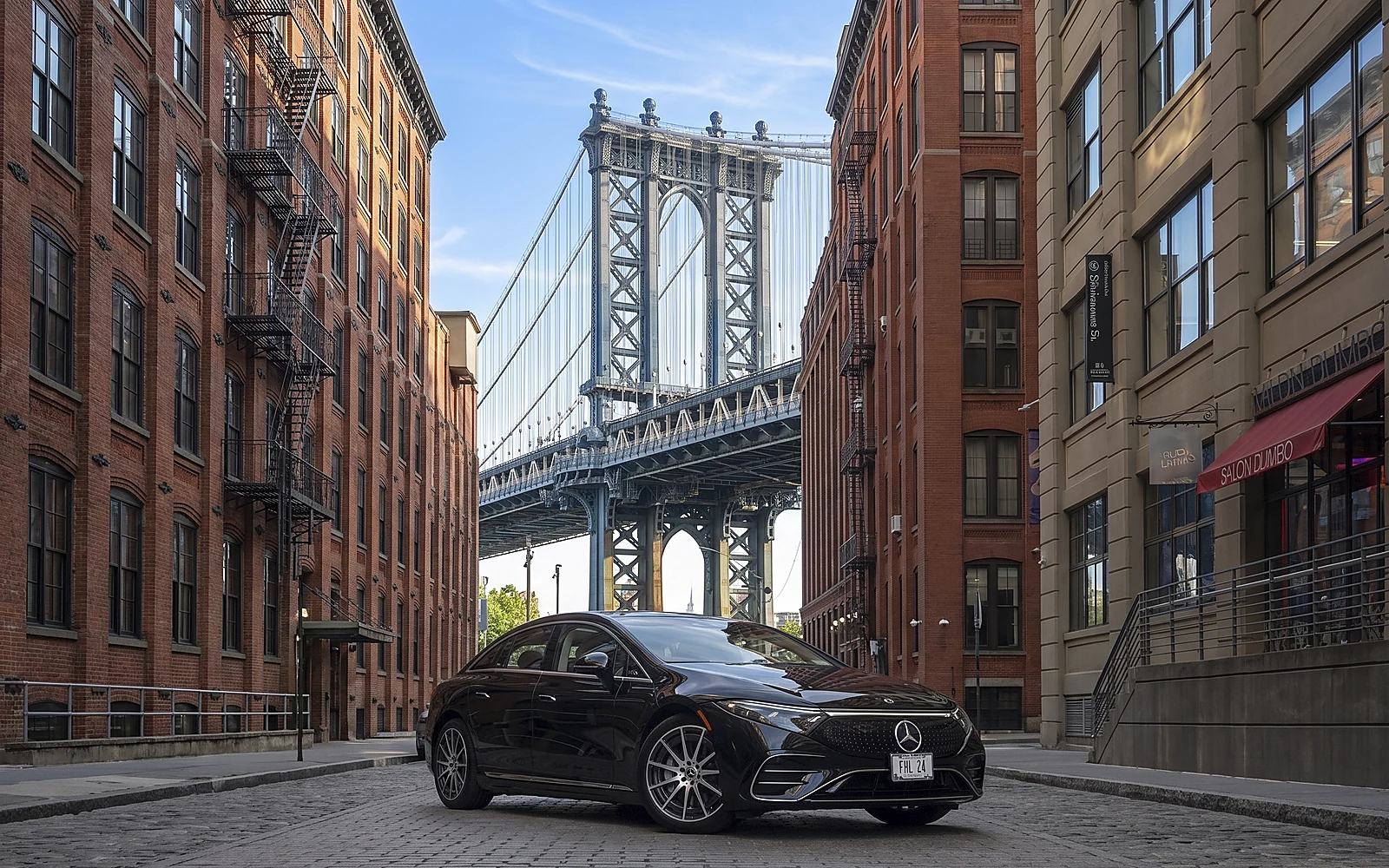 Mercedes-Benz EQS 580 4MATIC, front three-quarter in DUMBO