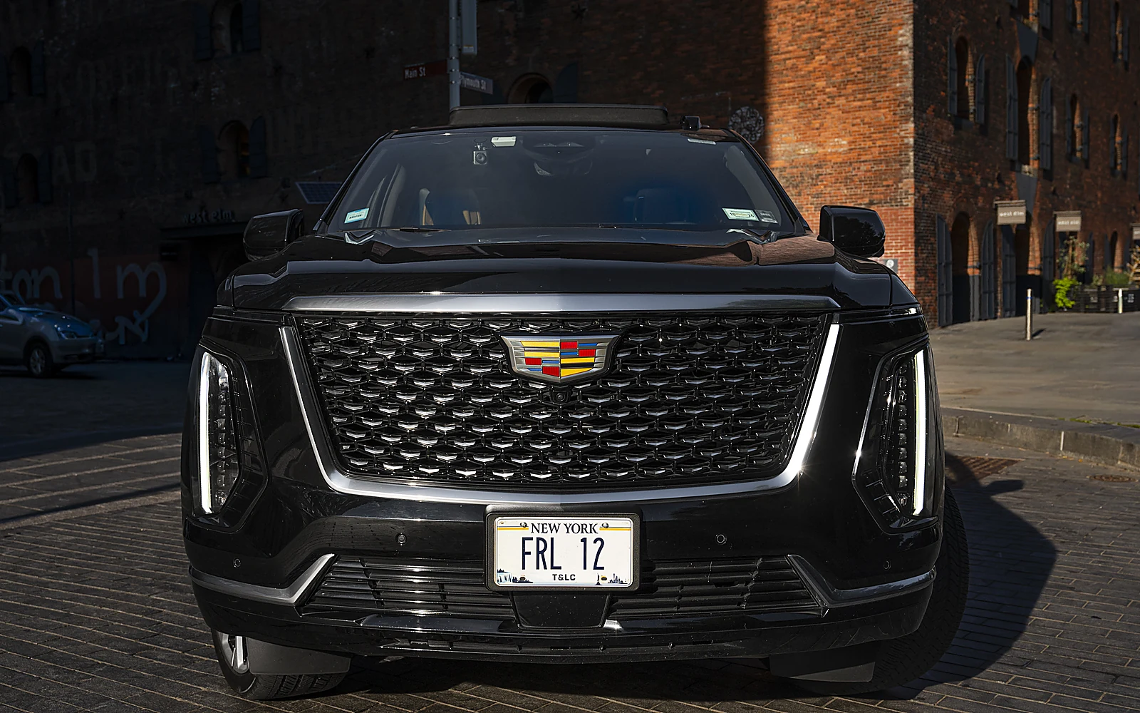 Cadillac Escalade ESV, grille and FRL plate detail