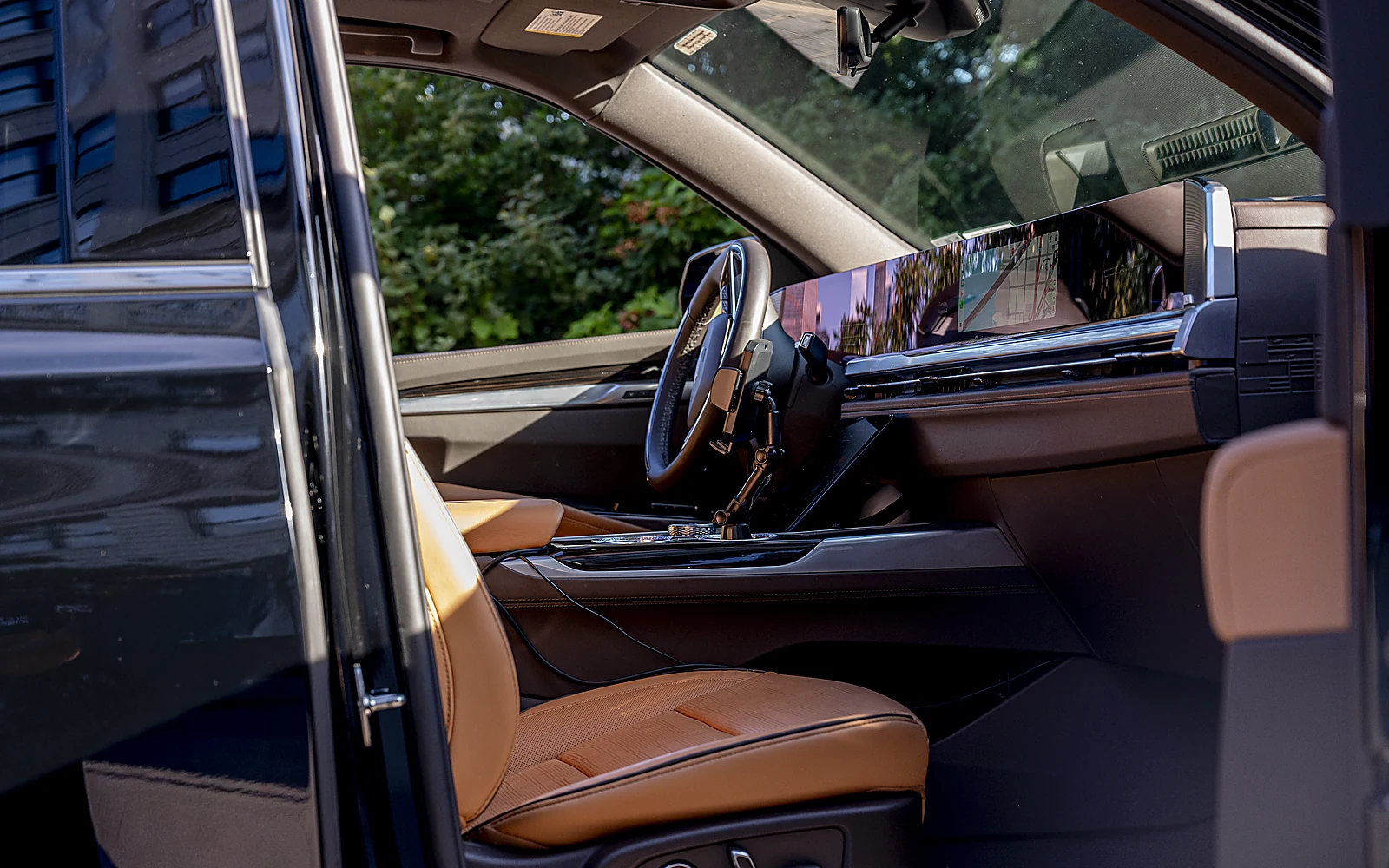 Cadillac Escalade ESV interior overview, cognac leather