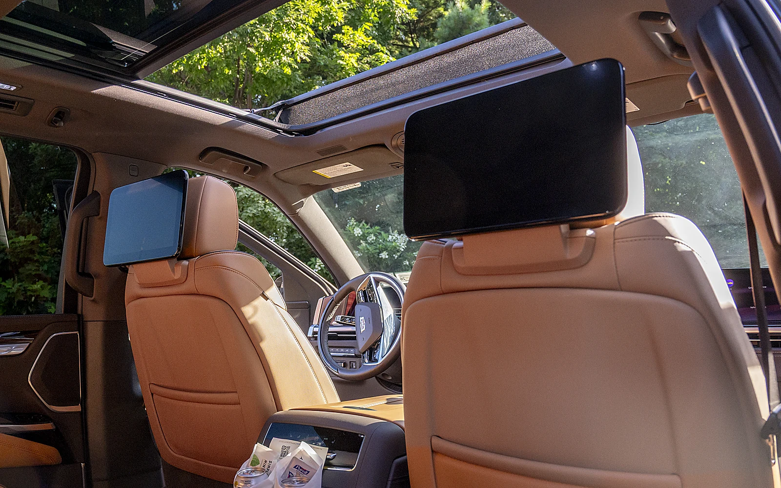 Cadillac Escalade ESV, rear entertainment screens