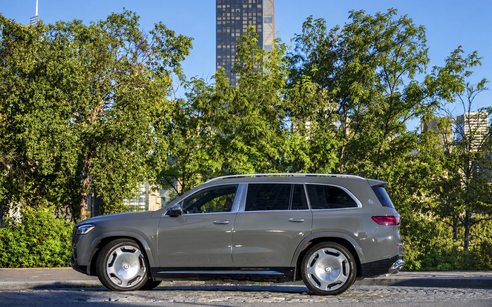 Mercedes-Maybach GLS 600, side profile, grey exterior
