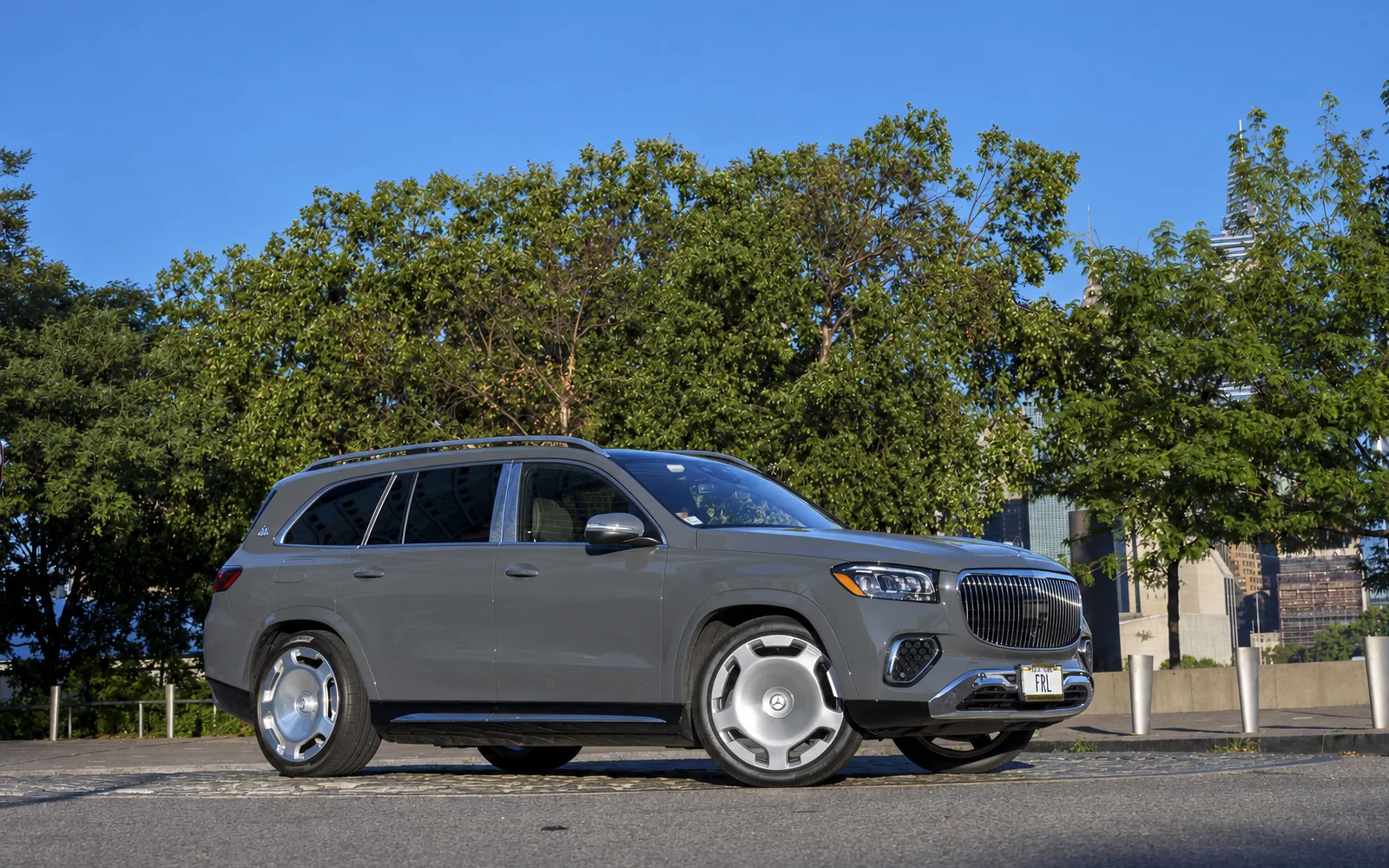 Mercedes-Maybach GLS 600, wheel detail, alternate angle
