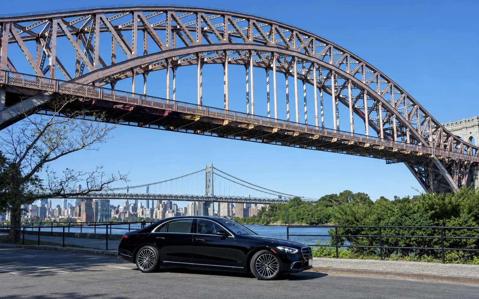 Mercedes-Benz S 580 4MATIC, side profile, black exterior
