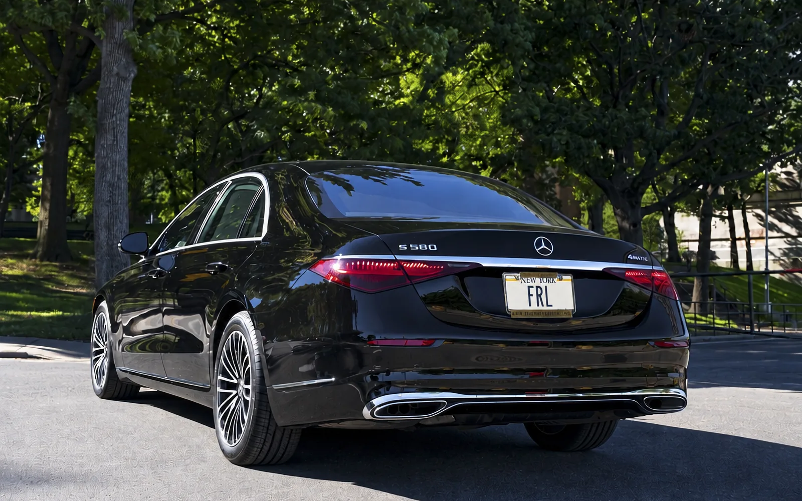 Mercedes-Benz S 580 4MATIC, close rear three-quarter view