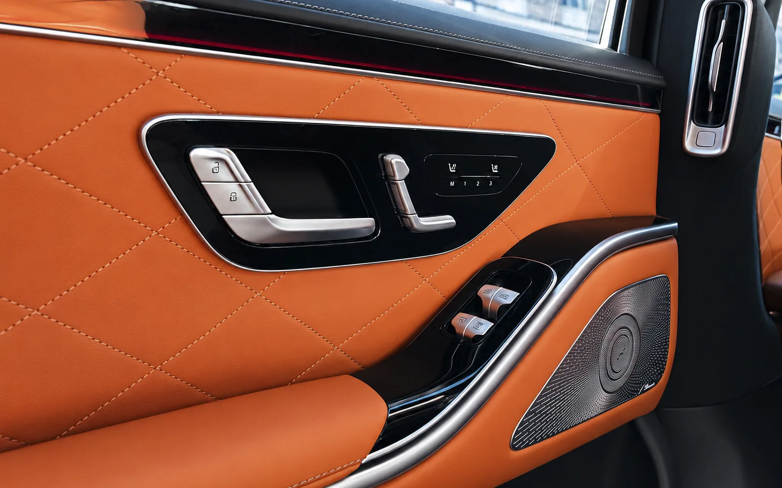 Mercedes-Benz S 580 4MATIC, interior door trim, cognac leather
