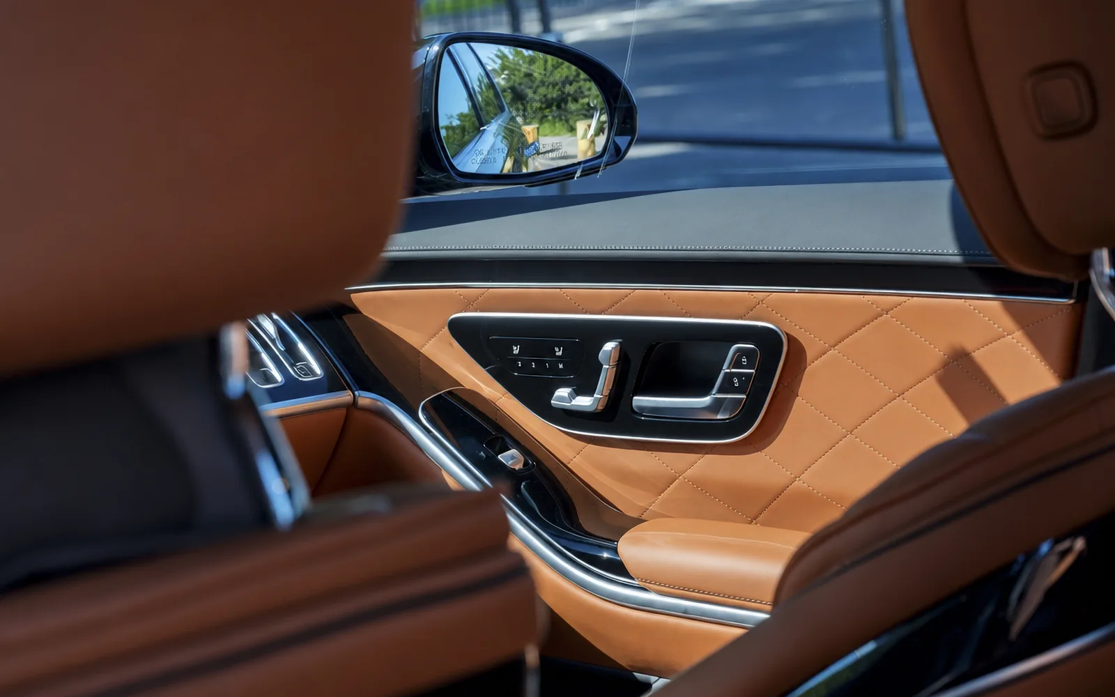 Mercedes-Benz S 580 4MATIC, rear seats, alternate angle