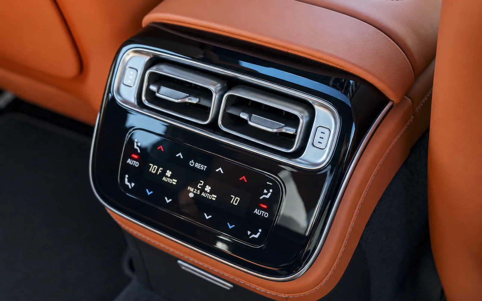 Mercedes-Benz S 580 4MATIC, rear console detail